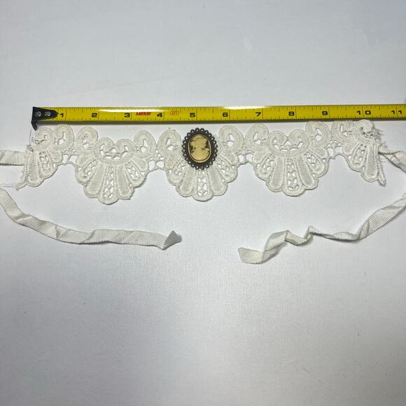 Vintage Style Cameo on Lace Choker Necklace Collar Ribbon Tie Victorian Romantic - Picture 11 of 13